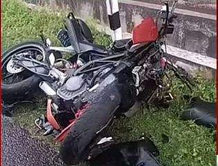 അപകടത്തില്‍പ്പെട്ട ബൈക്ക് / ടെലിവിഷന്‍ ചിത്രം