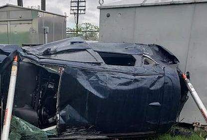 ട്രെയിന്‍ ഇടിച്ചു തകര്‍ന്ന കാറിന്റെ ദൃശ്യം