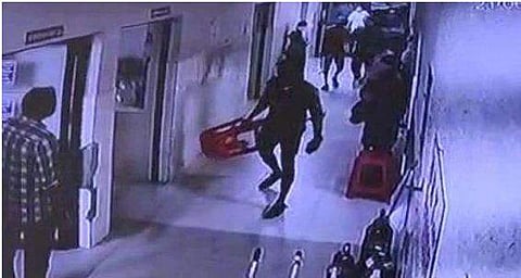 ആശുപത്രിയില്‍ ഉണ്ടായ അക്രമം/ ടിവി ദൃശ്യം