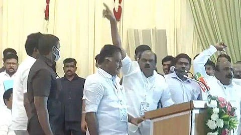 വീഡിയോ സ്‌ക്രീന്‍ഷോട്ട്