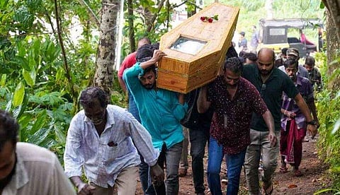 ബാബുവിന്റെ മൃതദേഹം നാട്ടിലെത്തിച്ചപ്പോള്‍