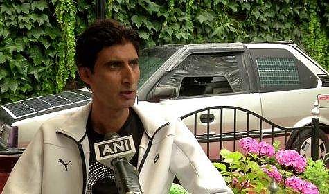 സോളാര്‍ കാറിനൊപ്പം ബിലാല്‍, എഎന്‍ഐ