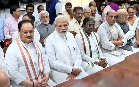 ദ്രൗപദി മുര്‍മു നാമനിര്‍ദേശ പത്രിക നല്‍കുന്നു/ ട്വിറ്റര്‍ ചിത്രം