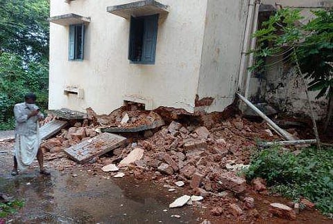 കെട്ടിടം താഴ്ന്ന നിലയിൽ