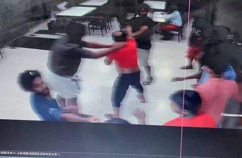 ഉമ്മറിനെ ആക്രമിക്കുന്നു/ സിസിടിവി ദൃശ്യങ്ങളില്‍ നിന്ന്‌