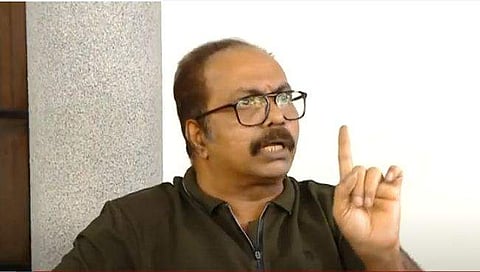 ഷമ്മി തിലകന്‍ മാധ്യമങ്ങളോട് സംസാരിക്കുന്നു/ ടിവി ദൃശ്യം