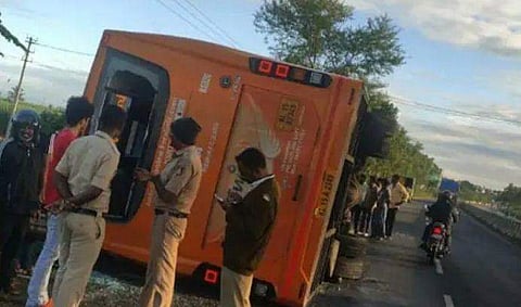 മൈസുരുവിന് സമീപം കെഎസ്ആര്‍ടിസി സ്വിഫ്റ്റ് ബസ് അപകടത്തില്‍പ്പെട്ടു/ടെലിവിഷന്‍ ദൃശ്യം