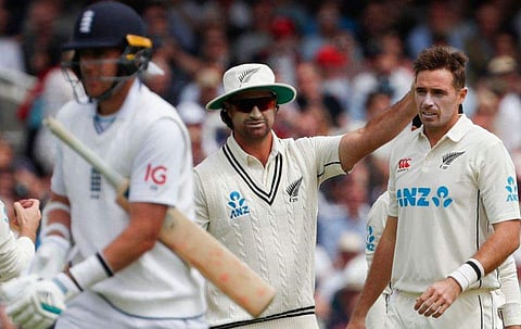 സ്റ്റുവര്‍ട്ട് ബ്രോഡിന്റെ വിക്കറ്റ് വീഴ്ത്തിയ സൗത്തിയെ അഭിനന്ദിക്കുന്ന സഹതാരങ്ങള്‍/ഫോട്ടോ: എഎഫ്പി