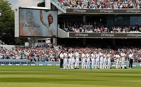 വോണിന് ആദരവര്‍പ്പിച്ച് ഇംഗ്ലണ്ട് താരങ്ങള്‍/ഫോട്ടോ: എഎഫ്പി