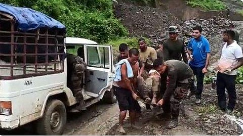 രക്ഷാപ്രവര്‍ത്തനം പുരോഗമിക്കുന്നു/ ട്വിറ്റര്‍ ചിത്രം
