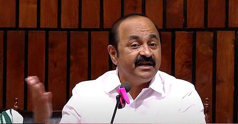 വി ഡി സതീശന്‍ മാധ്യമങ്ങളോട് സംസാരിക്കുന്നു/ ടിവി ദൃശ്യം