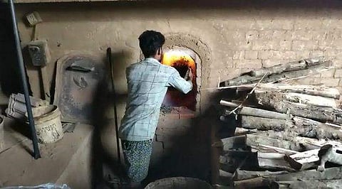 കഞ്ചാവ് ചൂളയിലിട്ടു കത്തിക്കുന്നു/വിഡിയോ ദൃശ്യം