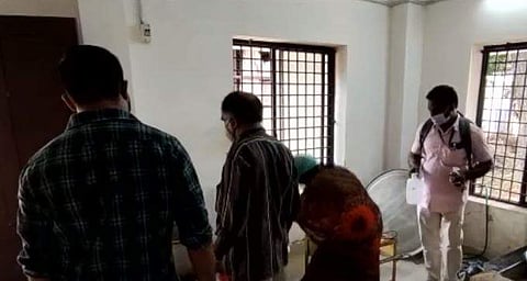 നെയ്യാറ്റിന്‍കര ഗേള്‍സ് ഹയര്‍ സെക്കണ്ടറി ഹൈസ്‌കൂളില്‍ പരിശോധന നടത്തുന്നു