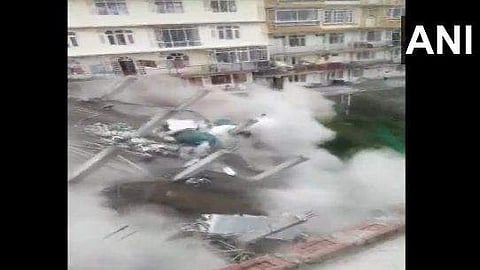 കെട്ടിടം തകര്‍ന്നുവീഴുന്നതിന്റെ വീഡിയോ ദൃശ്യം