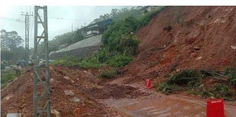 മണ്ണിടിഞ്ഞതിന്റെ ചിത്രം