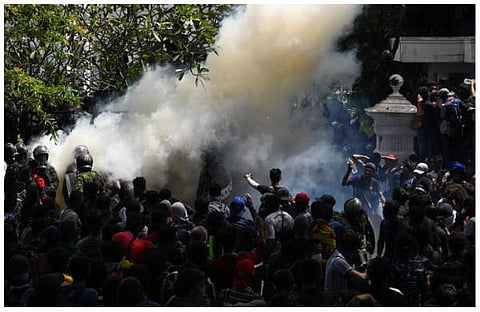 ശ്രീലങ്കന്‍ പ്രധാനമന്ത്രിയുടെ ഓഫീസിന് മുന്നിലെ സംഘര്‍ഷം/ എഎഫ്പി