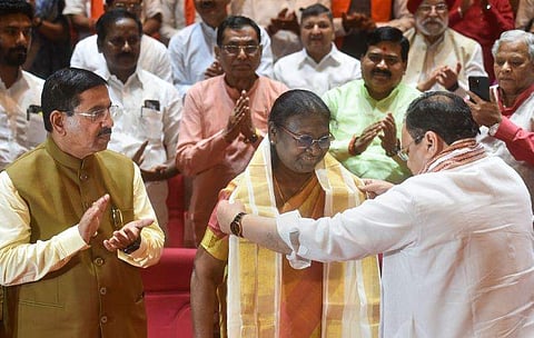 എൻഡിഎ യോഗത്തിനിടെ ദ്രൗപതി മുർമുവും ബിജെപി ദേശീയ അധ്യക്ഷൻ ജെപി നദ്ദയും/ ചിത്ര: പിടിഐ