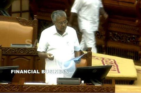 നിയമസഭയില്‍ മുഖ്യമന്ത്രി മറുപടി പറയുന്നു