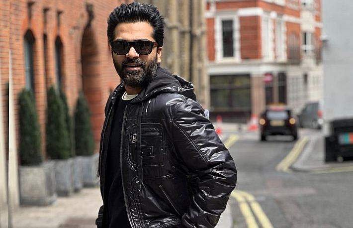 Simbu's 1000 feet banner, video goes viral; Removed by the police