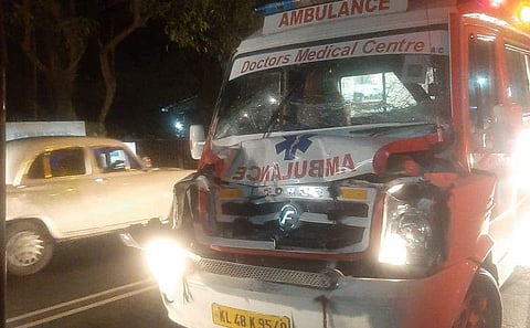 അപകടത്തിൽപ്പെട്ട ആംബുലൻസ്