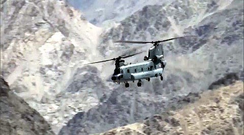 വ്യോമസേനയുടെ ചിനൂക് കോപ്റ്റര്‍ നിരീക്ഷണപ്പറക്കല്‍ നടത്തുന്നു/ ഫയല്‍