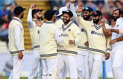 ഇംഗ്ലണ്ട് ടീമിനെ ഓള്‍ഔട്ട് ആക്കിയ ഇന്ത്യന്‍ ടീമിന്റെ ആഹ്ലാദം/ ട്വിറ്റര്‍