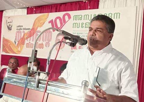 സജി ചെറിയാന്‍ മല്ലപ്പള്ളിയിലെ യോഗത്തില്‍ സംസാരിക്കുന്നു