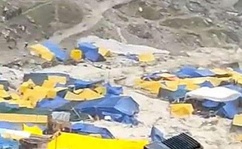 അമര്‍നാഥിലുണ്ടായ മേഘവിസ്‌ഫോടനത്തില്‍ വെള്ളം കയറിയപ്പോള്‍