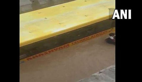 തെലങ്കാനയില്‍ സ്‌കൂള്‍ ബസ് വെള്ളത്തില്‍ മുങ്ങിയപ്പോള്‍, എഎന്‍ഐ