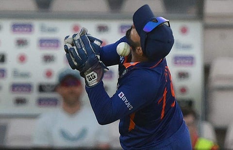 ഇംഗ്ലണ്ടിന് എതിരെ ക്യാച്ച് നഷ്ടപ്പെടുത്തുന്ന ദിനേശ് കാര്‍ത്തിക്/ഫോട്ടോ: എഎഫ്പി