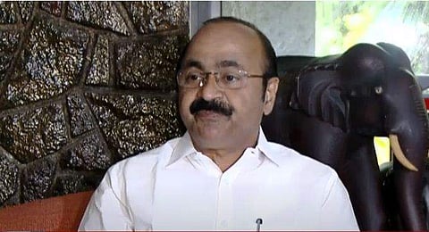 വി ഡി സതീശന്‍ മാധ്യമങ്ങളോട് സംസാരിക്കുന്നു/ ടിവി ദൃശ്യം