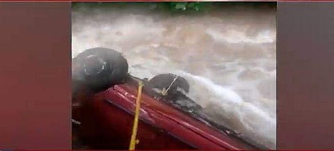 അപകടത്തില്‍പ്പെട്ട കാര്‍/ ടിവി ദൃശ്യം