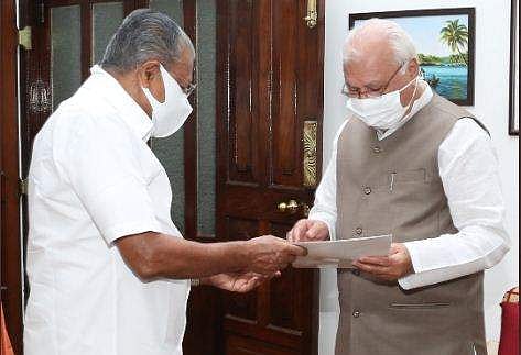 മുഖ്യമന്ത്രി പിണറായി വിജയനും ഗവര്‍ണര്‍ ആരിഫ് മുഹമ്മദ് ഖാനും/ ഫയല്‍