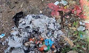 ദേശീയ പതാകകള്‍ കൂട്ടിയിട്ട് കത്തിച്ചതിന്റെ ടെലിവിഷന്‍ ചിത്രം