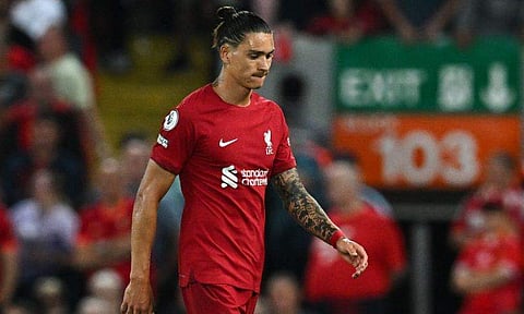 സിദാനെ ഓർമിപ്പിച്ച് ന്യൂനസ്; എതിരാളിയെ തല കൊണ്ട് ഇടിച്ചു വീഴ്ത്തിയതിന് ചുവപ്പ് കാർഡ്; രണ്ടാം പോരിലും ലിവർപൂളിന് സമനില (വീഡിയോ)