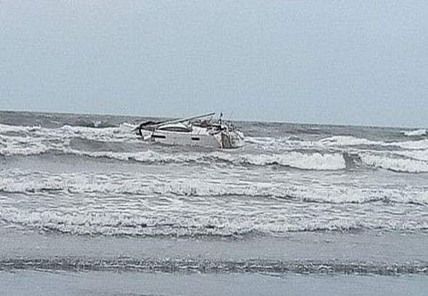 റായ്ഗഡ് തീരത്ത് സംശയാസ്പദ സാഹചര്യത്തില്‍ കണ്ടെത്തിയ ബോട്ട്‌