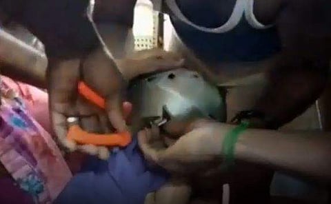 പിഞ്ചുകുഞ്ഞിന്റെ തല പാത്രത്തില്‍ കുടുങ്ങിയപ്പോള്‍