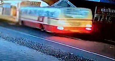 തെള്ളകത്ത് നടന്ന വാഹനാപകടത്തിന്റെ ദൃശ്യം