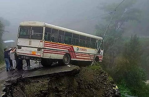 ഡല്‍ഹൗസി പത്താന്‍കോട്ട് റോഡില്‍നിന്നുള്ള ദൃശ്യം/ട്വിറ്റര്‍