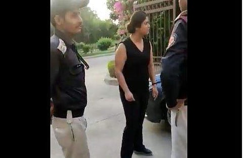 സെക്യൂരിറ്റി ജീവനക്കാരനെ അസഭ്യം പറയുന്ന യുവതിയുടെ ദൃശ്യം