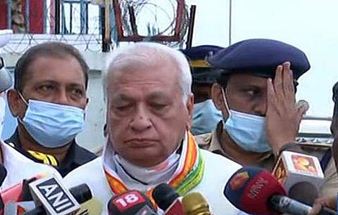 ഗവര്‍ണര്‍ ആരിഫ് മുഹമ്മദ് ഖാന്‍ മാധ്യമങ്ങളോട്