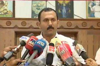 ഷോണ്‍ ജോര്‍ജ് മാധ്യമങ്ങളെ കാണുന്നു