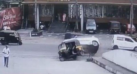 തൊടുപുഴ വാഹനാപകടത്തിന്റെ ദൃശ്യം