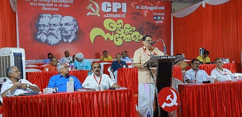 സിപിഐ പാലക്കാട് ജില്ലാ സമ്മേളനത്തില്‍ കടുത്ത മത്സരം, ഔദ്യോഗിക പാനലിനെതിരെ 15 പേര്‍; വോട്ടെടുപ്പ്
