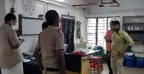 കണ്ടക്ടറെ പൊലീസ് കസ്റ്റഡിയിലെടുത്തപ്പോള്‍