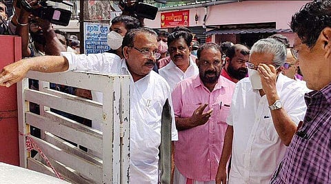 ആക്രമണം നടന്ന ജില്ലാ കമ്മിറ്റി ഓഫീസ് മുഖ്യമന്ത്രി സന്ദര്‍ശിക്കുന്നു/ഫയല്‍