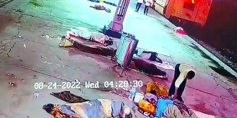 കുഞ്ഞിനെ തട്ടിക്കൊണ്ടുപോകുന്ന ദൃശ്യം