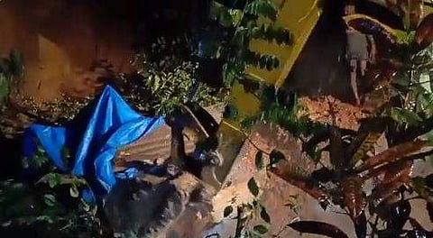 രക്ഷാപ്രവര്‍ത്തനം നടത്തുന്നു/ ട്വിറ്റര്‍