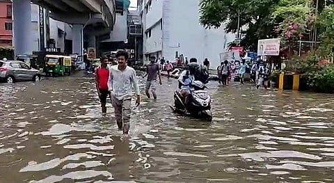 കൊച്ചിയിലെ വെള്ളക്കെട്ട്/ വീഡിയോ ദൃശ്യത്തില്‍ നിന്ന്‌