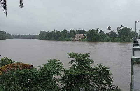  പെരിങ്ങല്‍കുത്ത് ഡാം തുറന്നു; കല്ലാര്‍ക്കുട്ടി, പാബ്ല തുറക്കാന്‍ അനുമതി, പെരിയാര്‍, ചാലക്കുടി തീരത്തുള്ളവര്‍ക്ക് ജാഗ്രതാനിര്‍ദേശം; ഇടുക്കിയില്‍ രാത്രിയാത്രാ നിരോധനം 
